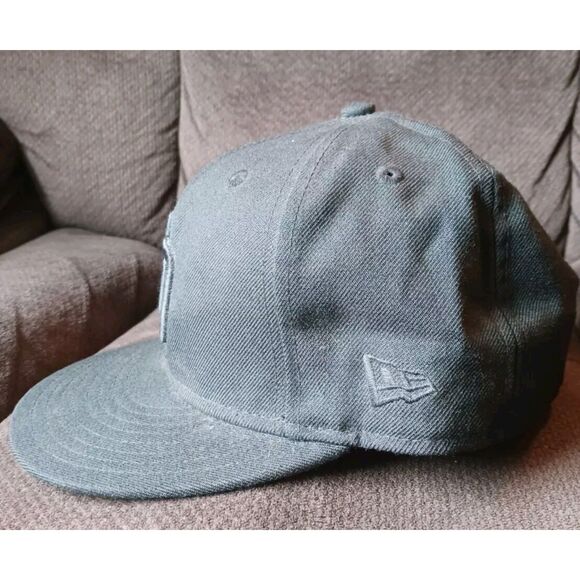 San Diego Padres New Era 59fifty Fitted MLB Baseball Cap Size 7 1/4 Black Fade - Picture 3 of 5